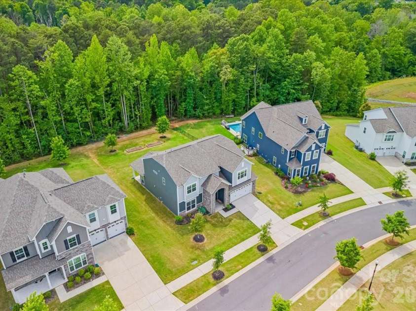 7202 Glenroe Drive, Huntersville, NC 28078.  MLS# CAR4376638, YatesRealty ID 30454. 