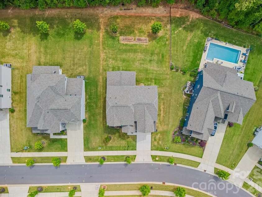 7202 Glenroe Drive, Huntersville, NC 28078.  MLS# CAR4376638, YatesRealty ID 30454. 