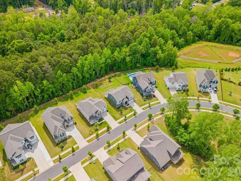 7202 Glenroe Drive, Huntersville, NC 28078.  MLS# CAR4376638, YatesRealty ID 30454. 