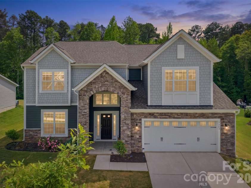 7202 Glenroe Drive, Huntersville, NC 28078.  MLS# CAR4376638, YatesRealty ID 30454. 