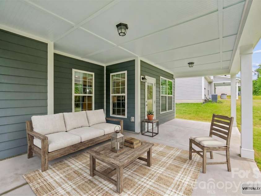7202 Glenroe Drive, Huntersville, NC 28078.  MLS# CAR4376638, YatesRealty ID 30454. 