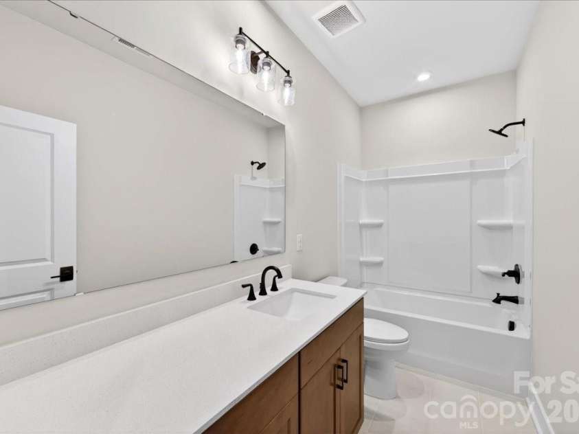 79 Seven Oaks Landing, Belmont, NC 28012.  MLS# CAR4387496, YatesRealty ID 30455. Secondary bathroom