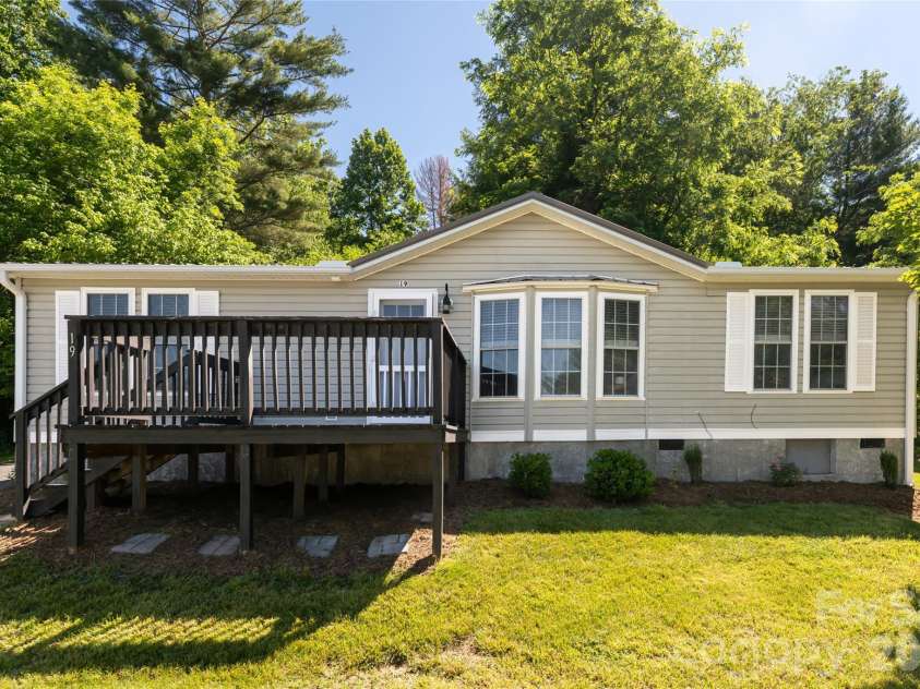 19 Sycamore Street, Asheville, NC 28804.  MLS# CAR4377706, YatesRealty ID 30457. 