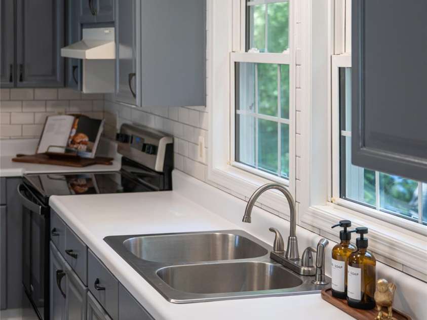 19 Sycamore Street, Asheville, NC 28804.  MLS# CAR4377706, YatesRealty ID 30457. Kitchen