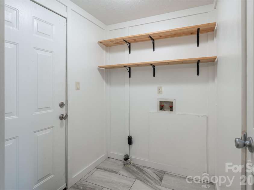 19 Sycamore Street, Asheville, NC 28804.  MLS# CAR4377706, YatesRealty ID 30457. Laundry room