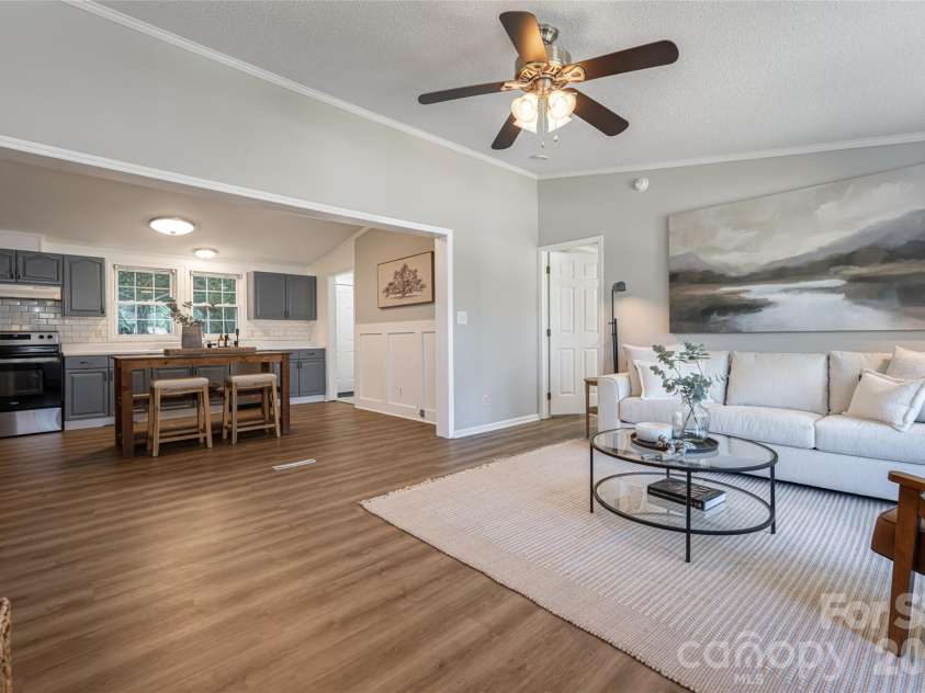 19 Sycamore Street, Asheville, NC 28804.  MLS# CAR4377706, YatesRealty ID 30457. Open Floor plan