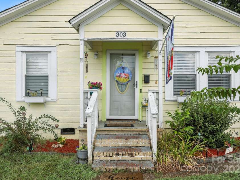 303 Poplar Street, Gaffney, SC 29341.  MLS# CAR4289380, YatesRealty ID 30457. 