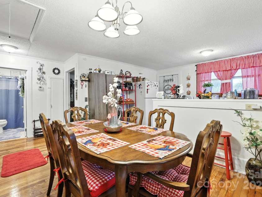 303 Poplar Street, Gaffney, SC 29341.  MLS# CAR4289380, YatesRealty ID 30457. 