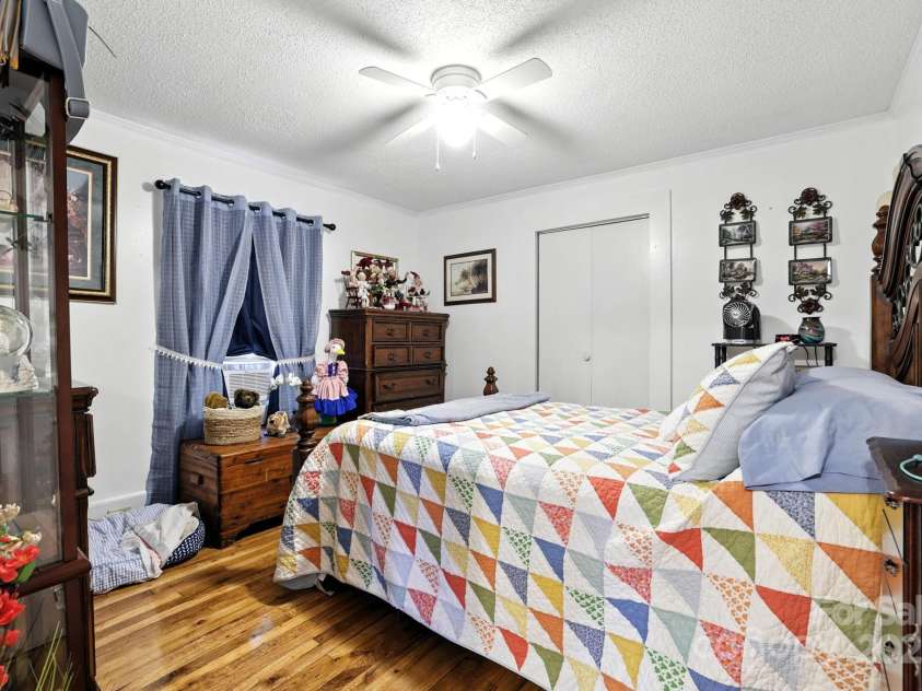 303 Poplar Street, Gaffney, SC 29341.  MLS# CAR4289380, YatesRealty ID 30457. 