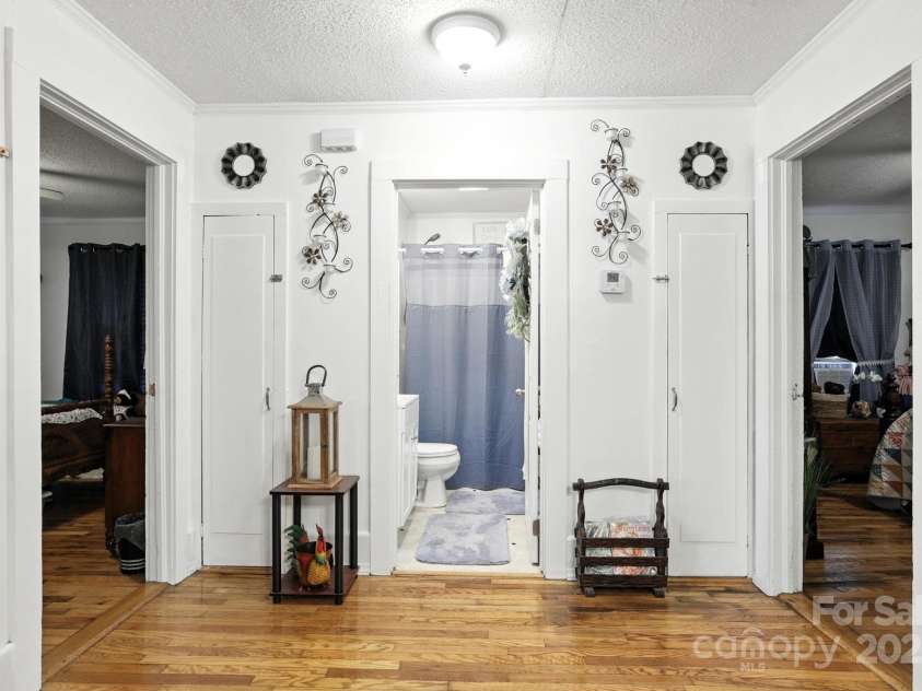 303 Poplar Street, Gaffney, SC 29341.  MLS# CAR4289380, YatesRealty ID 30457. 