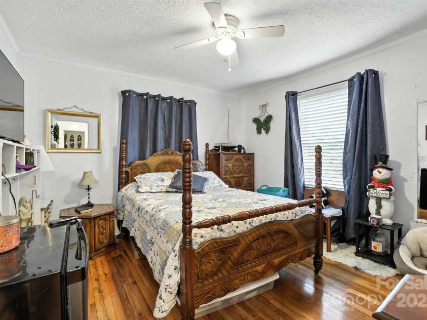 303 Poplar Street, Gaffney, SC 29341.  MLS# CAR4289380, YatesRealty ID 30457. 