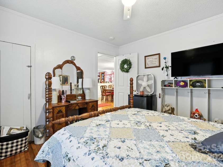 303 Poplar Street, Gaffney, SC 29341.  MLS# CAR4289380, YatesRealty ID 30457. 