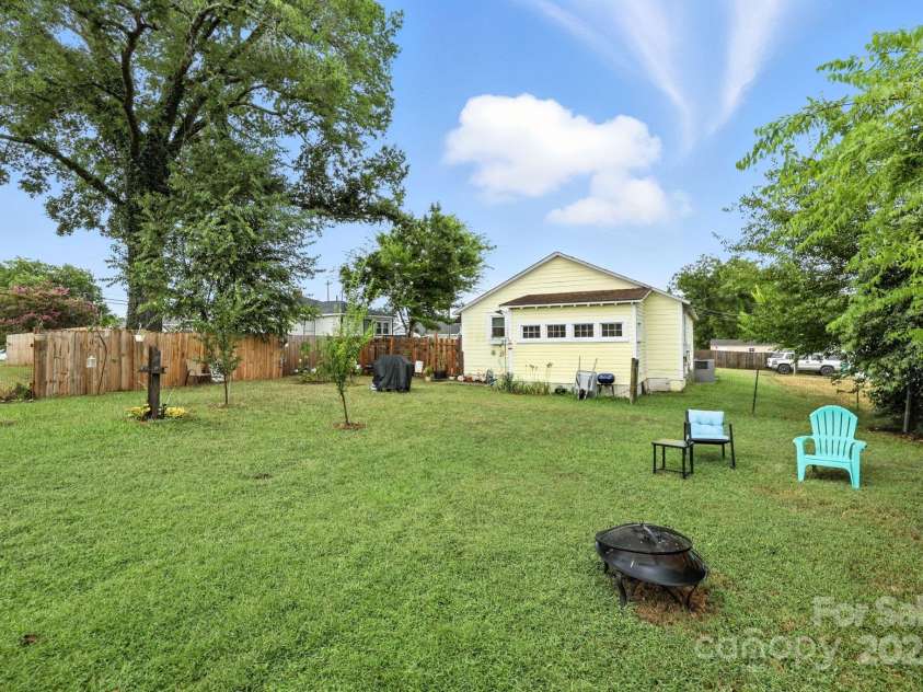 303 Poplar Street, Gaffney, SC 29341.  MLS# CAR4289380, YatesRealty ID 30457. 