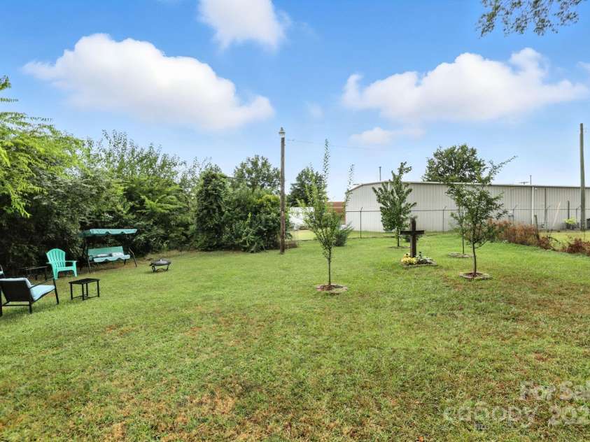 303 Poplar Street, Gaffney, SC 29341.  MLS# CAR4289380, YatesRealty ID 30457. 