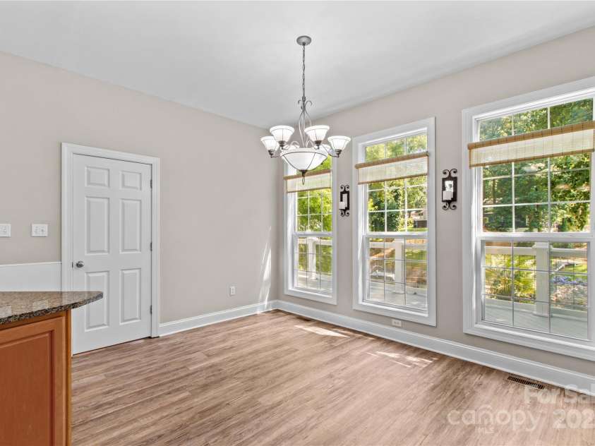 315 Wood Duck Loop, Mooresville, NC 28117.  MLS# CAR4268002, YatesRealty ID 30458. 315 Wood Duck Loop, Mooresville NC MLS 4268002 Waterfront. Dining room off the kitchen overlooking the lake.