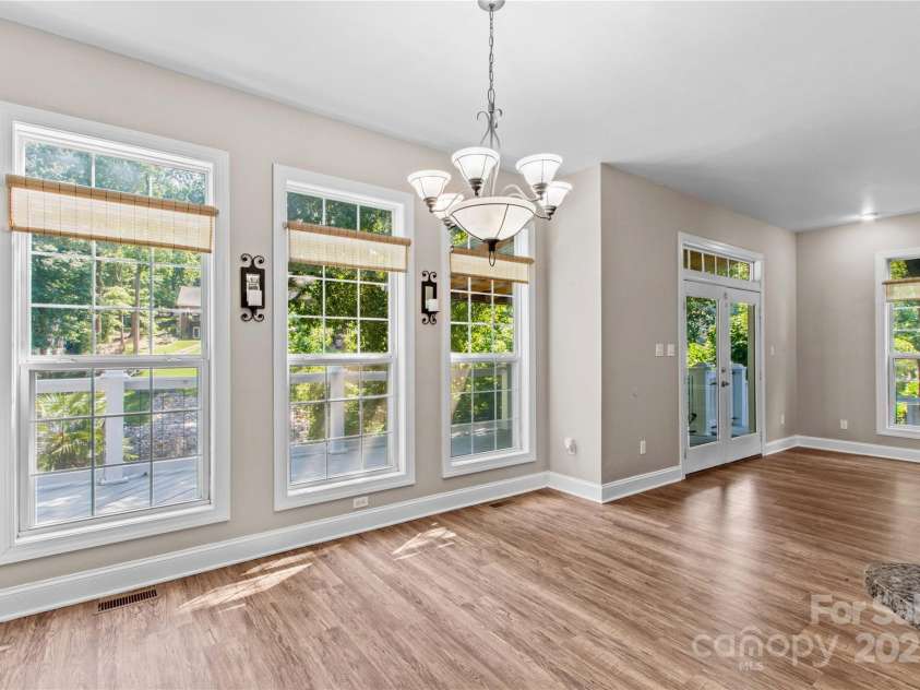315 Wood Duck Loop, Mooresville, NC 28117.  MLS# CAR4268002, YatesRealty ID 30458. 315 Wood Duck Loop, Mooresville NC MLS 4268002 Waterfront. Dining room off the kitchen overlooking the lake.