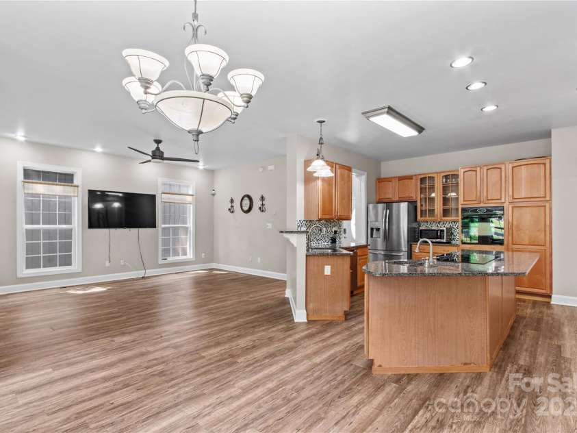 315 Wood Duck Loop, Mooresville, NC 28117.  MLS# CAR4268002, YatesRealty ID 30458. 315 Wood Duck Loop, Mooresville NC MLS 4268002 Waterfront. Large working kitchen open to dining room and great room.