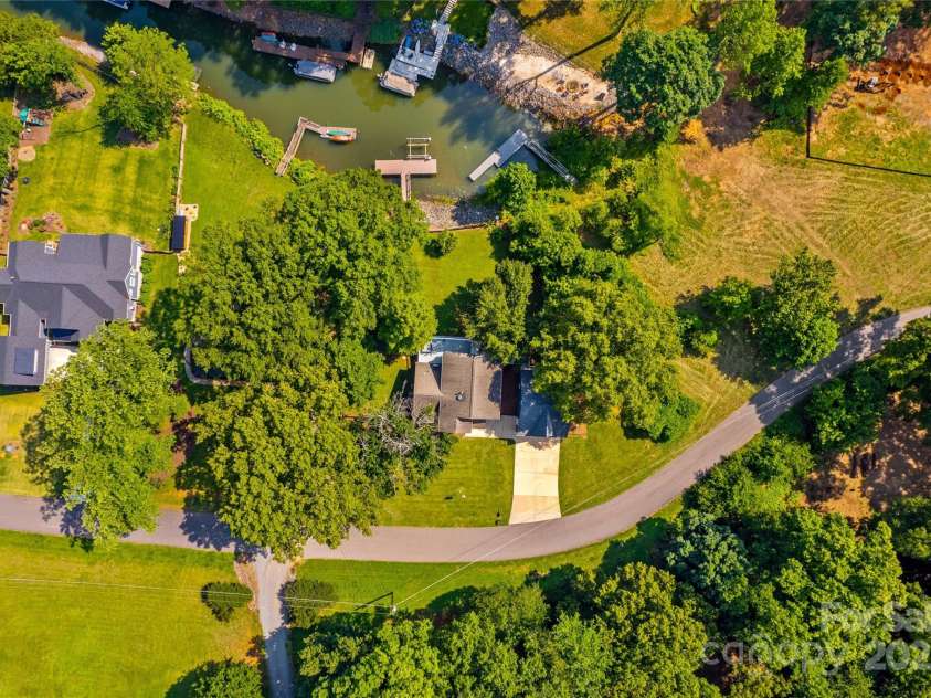 315 Wood Duck Loop, Mooresville, NC 28117.  MLS# CAR4268002, YatesRealty ID 30458. 315 Wood Duck Loop, Mooresville NC MLS 4268002 Waterfront on Lake Norman