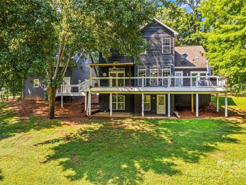 315 Wood Duck Loop, Mooresville, NC 28117.  MLS# CAR4268002, YatesRealty ID 30458. 315 Wood Duck Loop, Mooresville NC MLS 4268002 Waterfront on Lake Norman, Back of home.