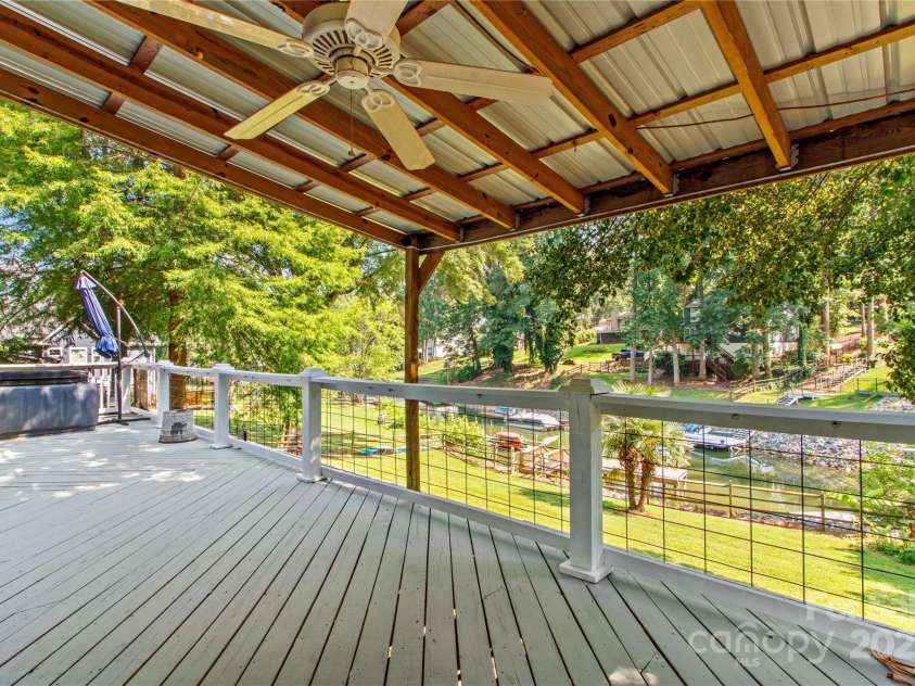 315 Wood Duck Loop, Mooresville, NC 28117.  MLS# CAR4268002, YatesRealty ID 30458. 315 Wood Duck Loop, Mooresville NC MLS 4268002 Waterfront on Lake Norman. Covered back porch