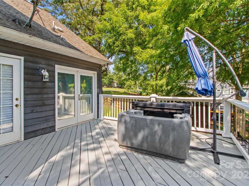 315 Wood Duck Loop, Mooresville, NC 28117.  MLS# CAR4268002, YatesRealty ID 30458. 315 Wood Duck Loop, Mooresville NC MLS 4268002 Waterfront on Lake Norman. Hot tub included (drained but works)