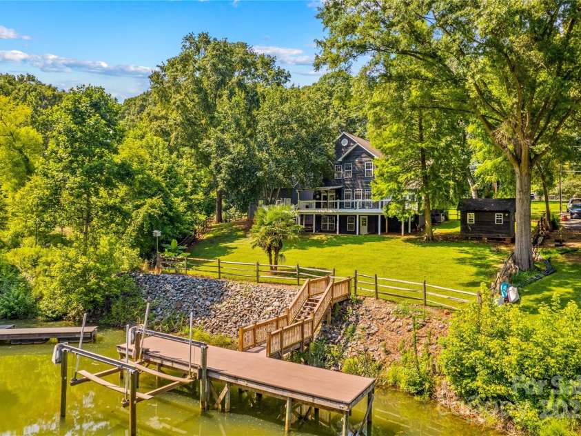 315 Wood Duck Loop, Mooresville, NC 28117.  MLS# CAR4268002, YatesRealty ID 30458. 315 Wood Duck Loop, Mooresville NC MLS 4268002 Waterfront on Lake Norman  Trex Dock end of the cove
