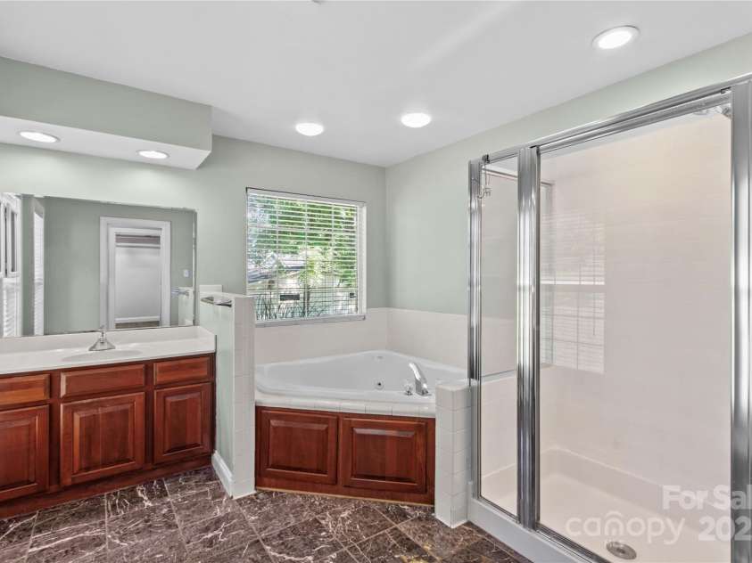 315 Wood Duck Loop, Mooresville, NC 28117.  MLS# CAR4268002, YatesRealty ID 30458. 315 Wood Duck Loop, Mooresville NC MLS 4268002 Waterfront. Primary bathroom with shower, tub and dual vanities.