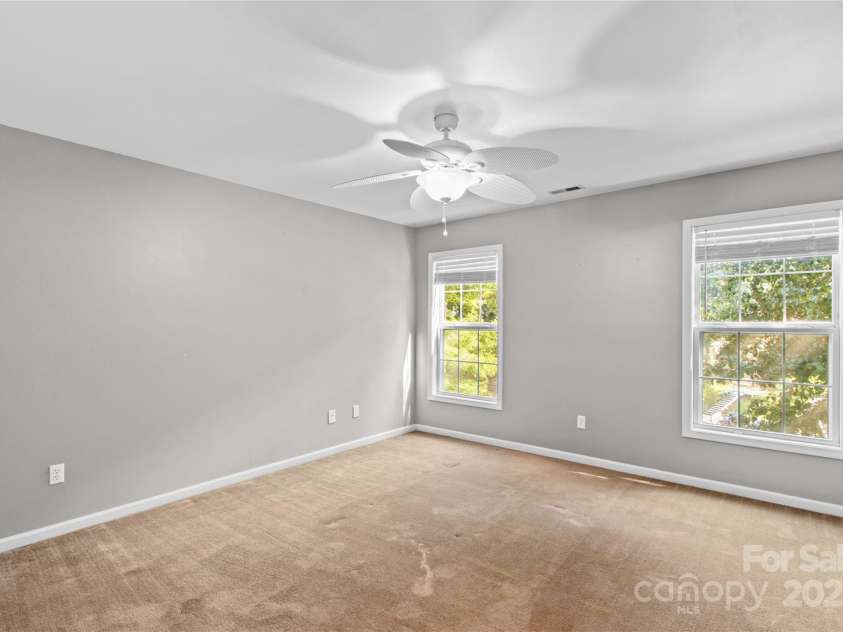 315 Wood Duck Loop, Mooresville, NC 28117.  MLS# CAR4268002, YatesRealty ID 30458. 315 Wood Duck Loop, Mooresville NC MLS 4268002 Waterfront. Upstairs bedroom 1