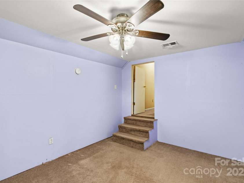 315 Wood Duck Loop, Mooresville, NC 28117.  MLS# CAR4268002, YatesRealty ID 30458. 315 Wood Duck Loop, Mooresville NC MLS 4268002 Waterfront. Upstairs playroom