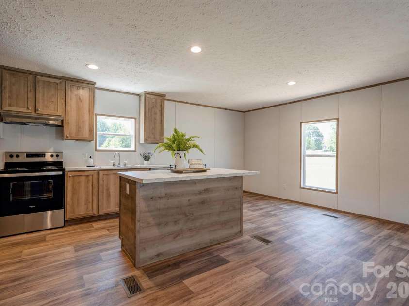 106 Advent Drive, Grover, NC 28073.  MLS# CAR4389271, YatesRealty ID 30459. Dining & Kitchen