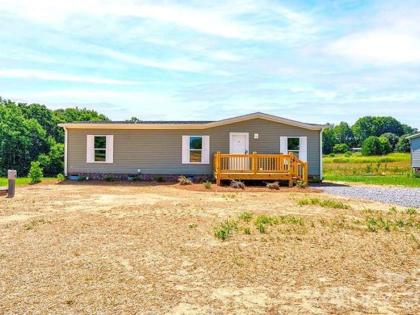 106 Advent Drive, Grover, NC 28073.  MLS# CAR4389271, YatesRealty ID 30459. Front