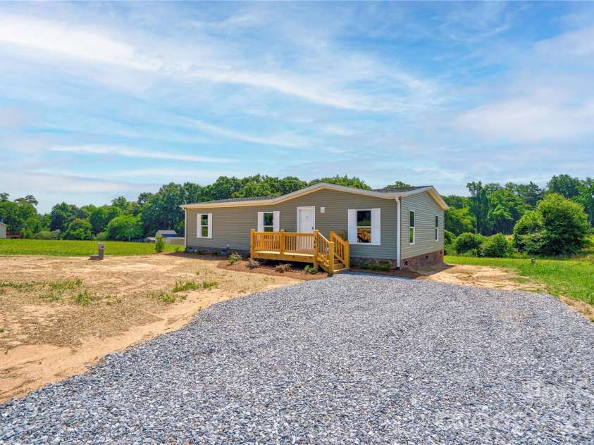 106 Advent Drive, Grover, NC 28073.  MLS# CAR4389271, YatesRealty ID 30459. Front & Right Side
