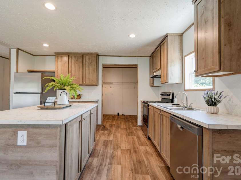 106 Advent Drive, Grover, NC 28073.  MLS# CAR4389271, YatesRealty ID 30459. Kitchen