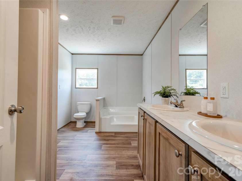 106 Advent Drive, Grover, NC 28073.  MLS# CAR4389271, YatesRealty ID 30459. Primary Bath