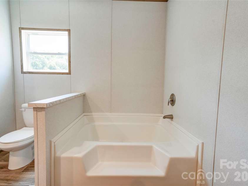 106 Advent Drive, Grover, NC 28073.  MLS# CAR4389271, YatesRealty ID 30459. Primary Bath