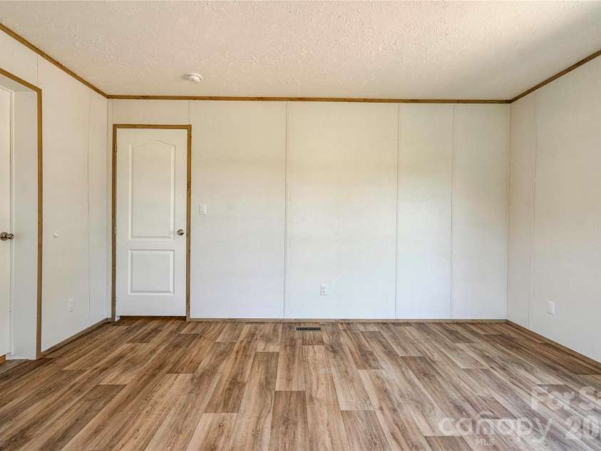106 Advent Drive, Grover, NC 28073.  MLS# CAR4389271, YatesRealty ID 30459. Primary Bedroom