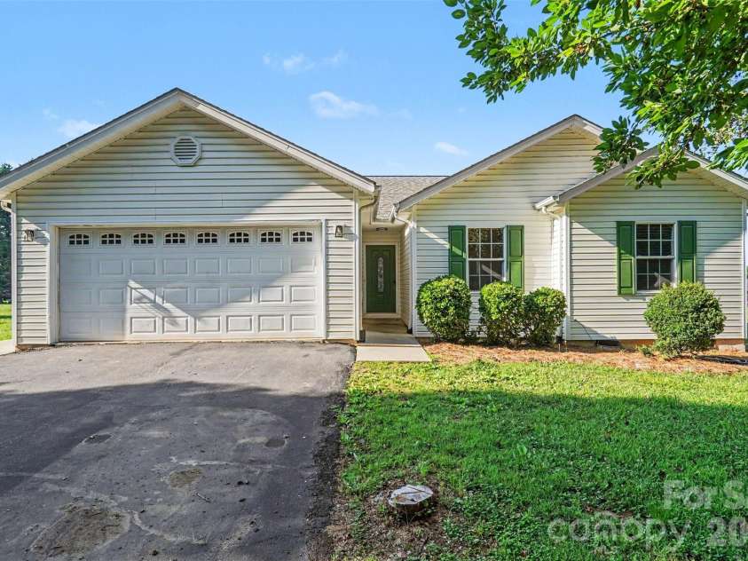 105 3rd Avenue, Hildebran, NC 28637.  MLS# CAR4327231, YatesRealty ID 3046. Welcome to 1053rd Ave!