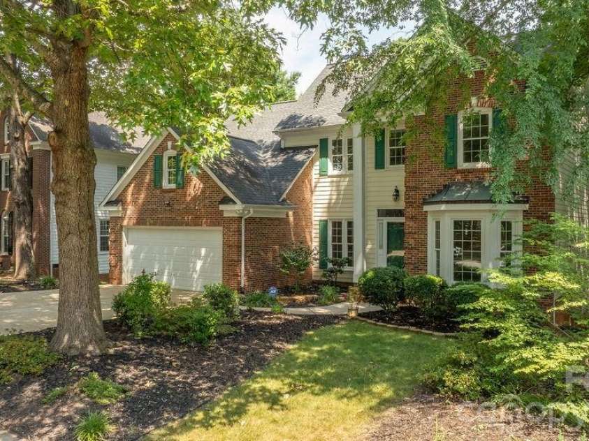 5217 Fairvista Drive, Charlotte, NC 28269.  MLS# CAR4378739, YatesRealty ID 30463. 