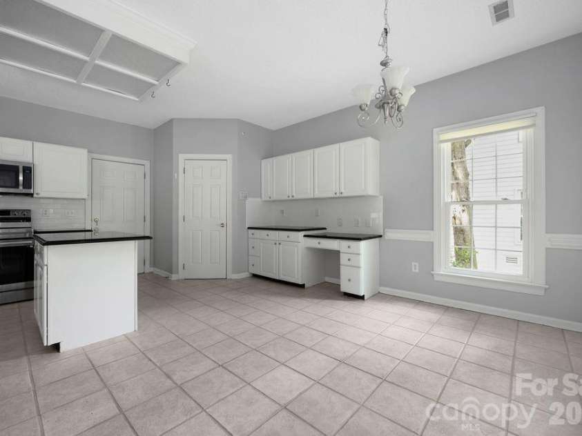 5217 Fairvista Drive, Charlotte, NC 28269.  MLS# CAR4378739, YatesRealty ID 30463. 