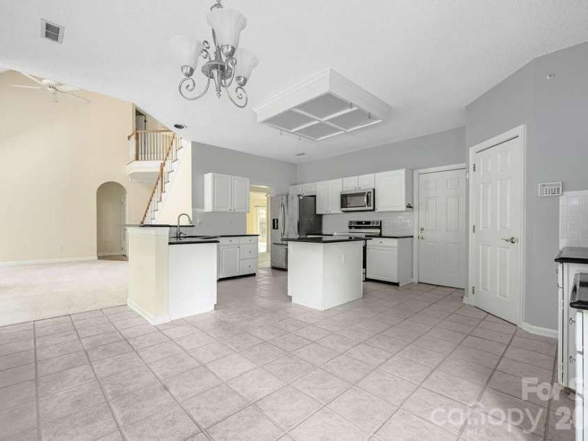 5217 Fairvista Drive, Charlotte, NC 28269.  MLS# CAR4378739, YatesRealty ID 30463. 