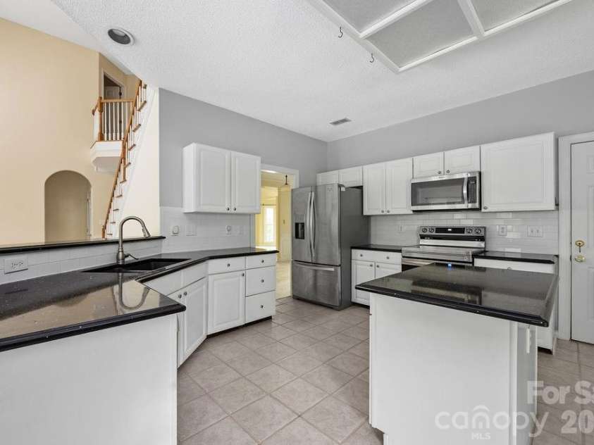 5217 Fairvista Drive, Charlotte, NC 28269.  MLS# CAR4378739, YatesRealty ID 30463. 