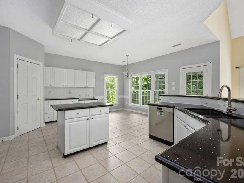 5217 Fairvista Drive, Charlotte, NC 28269.  MLS# CAR4378739, YatesRealty ID 30463. 