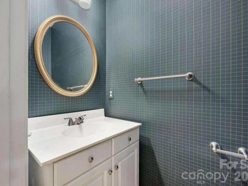 5217 Fairvista Drive, Charlotte, NC 28269.  MLS# CAR4378739, YatesRealty ID 30463. 