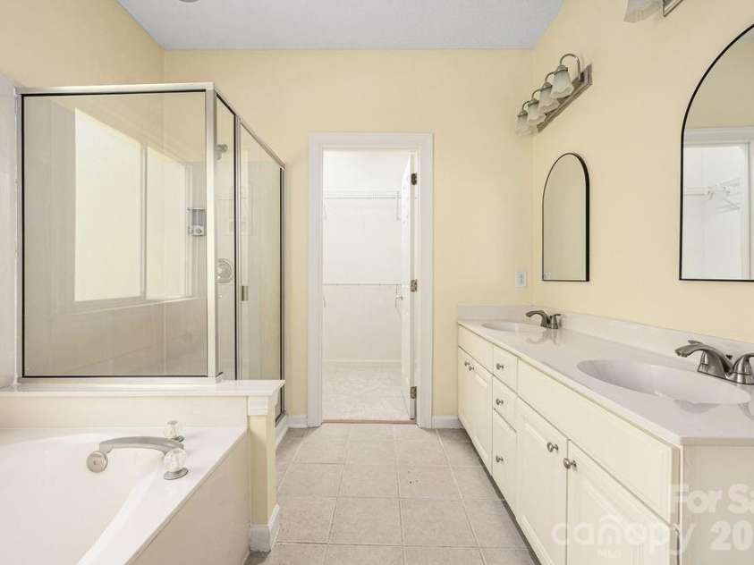 5217 Fairvista Drive, Charlotte, NC 28269.  MLS# CAR4378739, YatesRealty ID 30463. 
