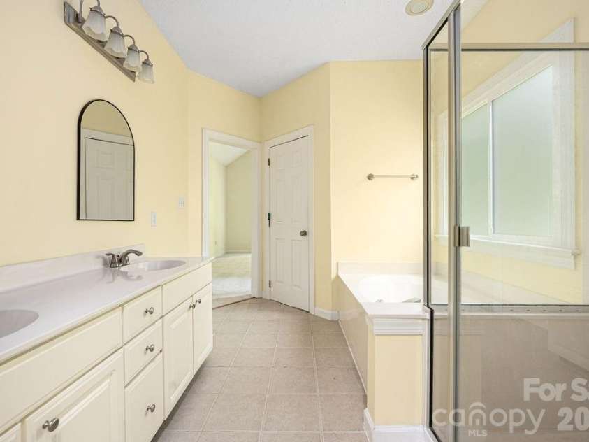 5217 Fairvista Drive, Charlotte, NC 28269.  MLS# CAR4378739, YatesRealty ID 30463. 