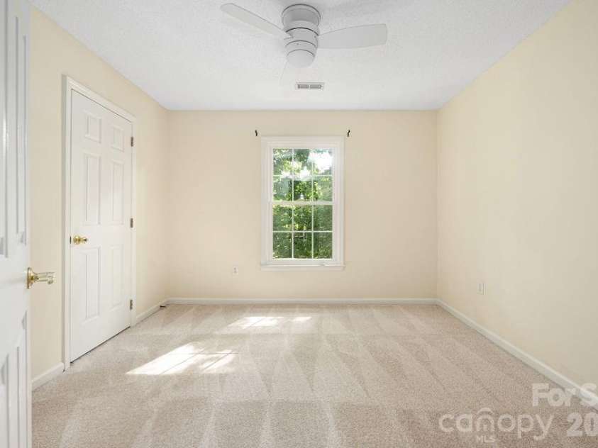 5217 Fairvista Drive, Charlotte, NC 28269.  MLS# CAR4378739, YatesRealty ID 30463. 