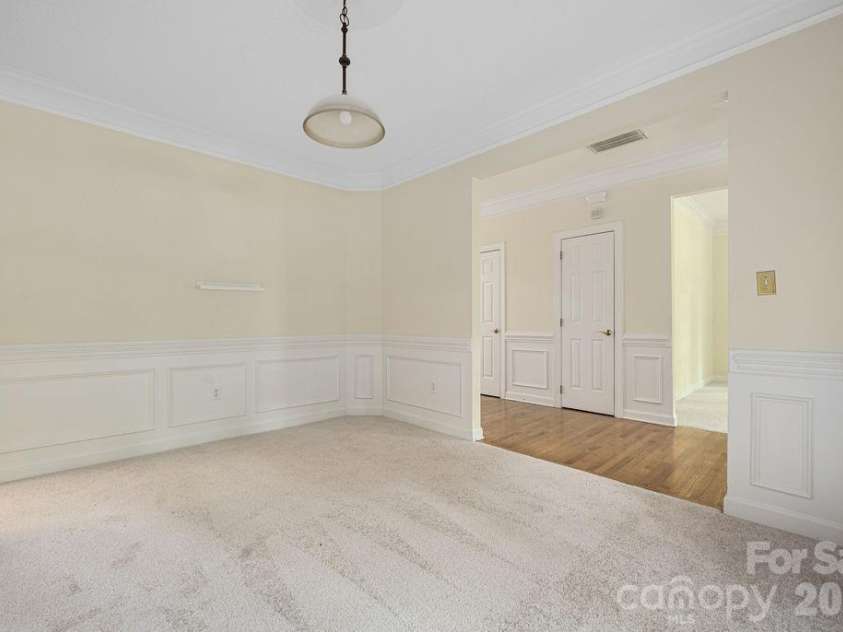 5217 Fairvista Drive, Charlotte, NC 28269.  MLS# CAR4378739, YatesRealty ID 30463. 