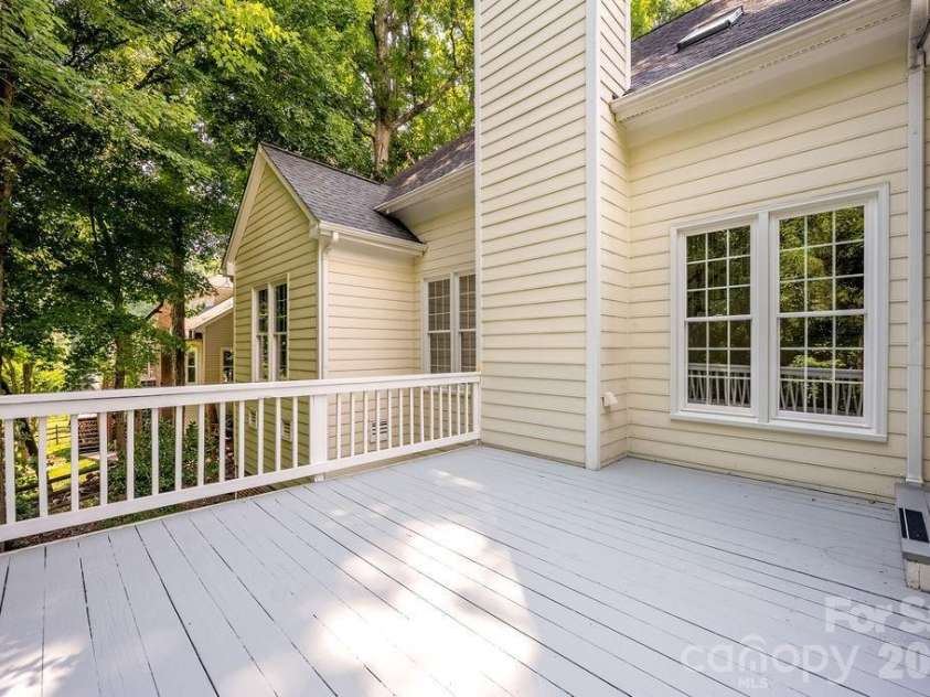 5217 Fairvista Drive, Charlotte, NC 28269.  MLS# CAR4378739, YatesRealty ID 30463. 
