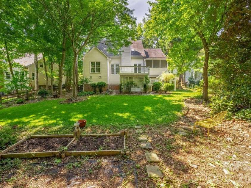 5217 Fairvista Drive, Charlotte, NC 28269.  MLS# CAR4378739, YatesRealty ID 30463. 