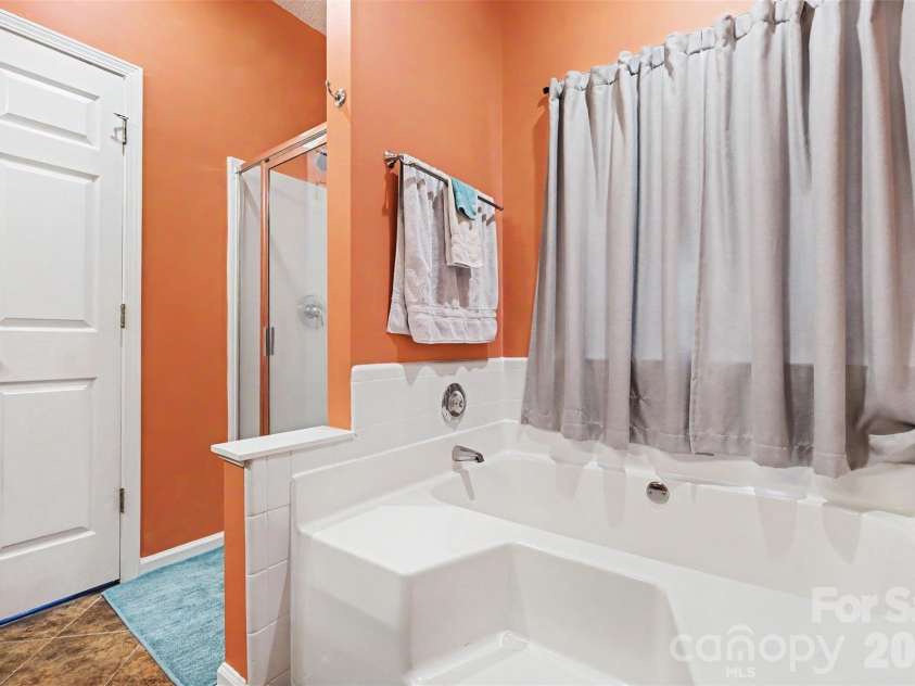 11232 Laurel View Drive, Charlotte, NC 28273.  MLS# CAR4388471, YatesRealty ID 30464. 